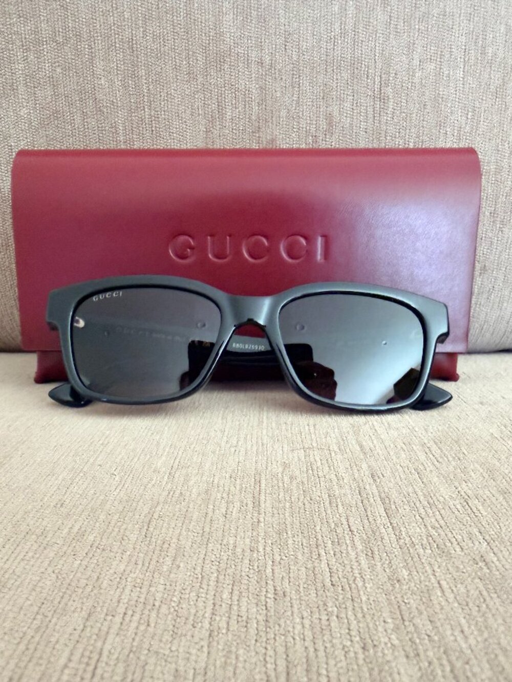 Gucci Black Rectangular Logo Sunglasses w Case